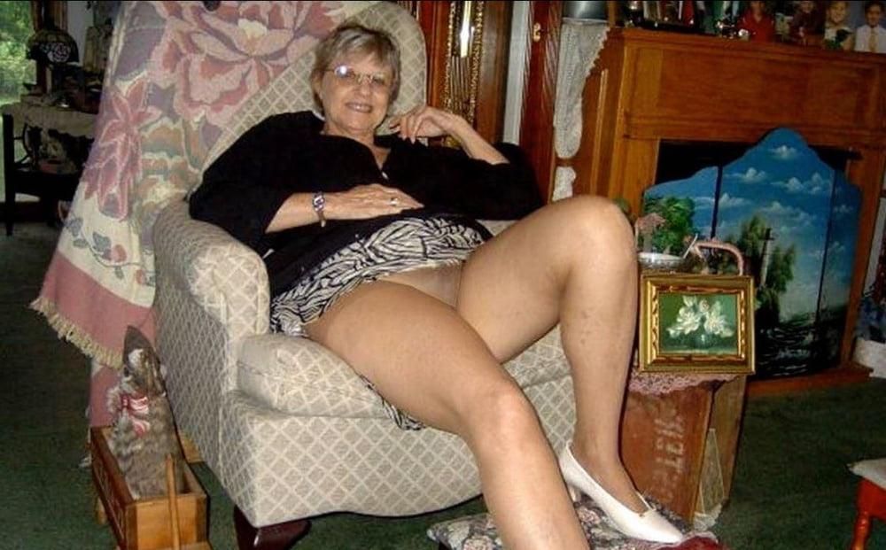 10P Slut is asking to be exposed