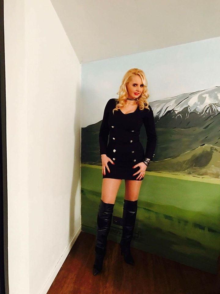 25P slut milf blonde