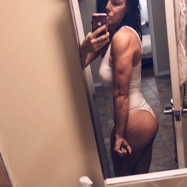 25P Amazing Milf 12