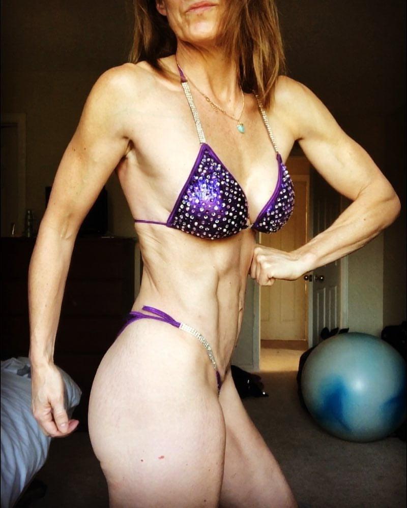 25P Amazing Milf 12