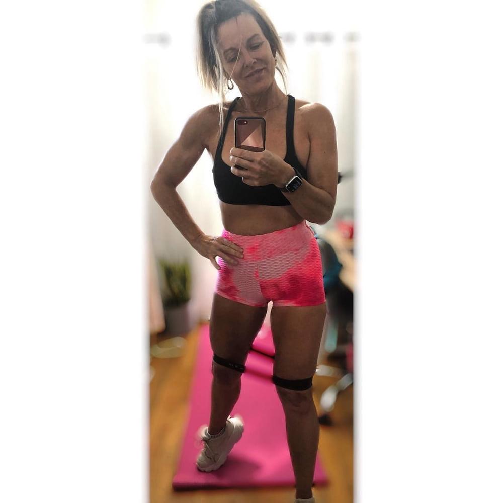 25P Amazing Milf 12