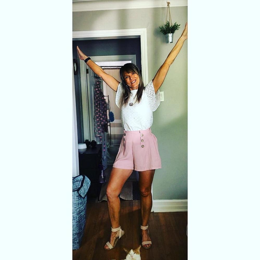 25P Amazing Milf 12