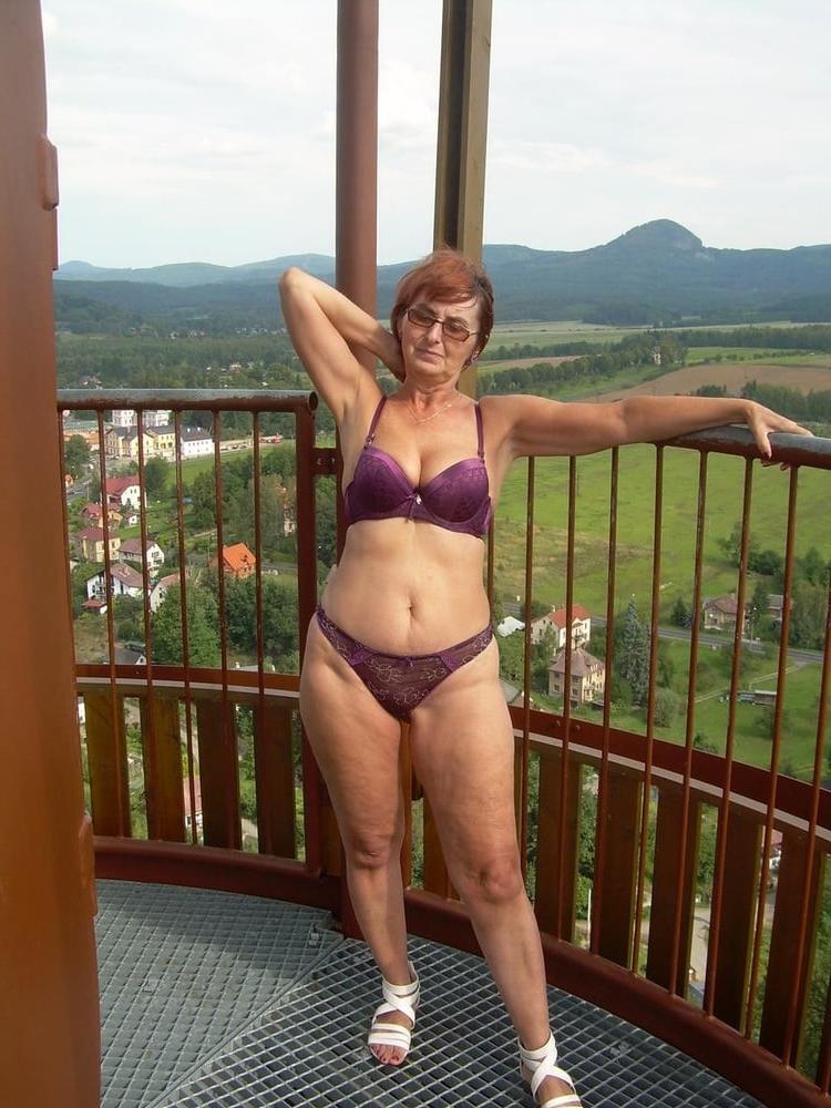 25P Sexy milf