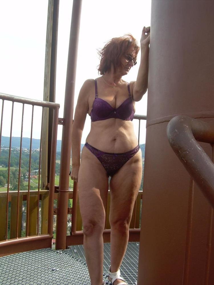 25P Sexy milf