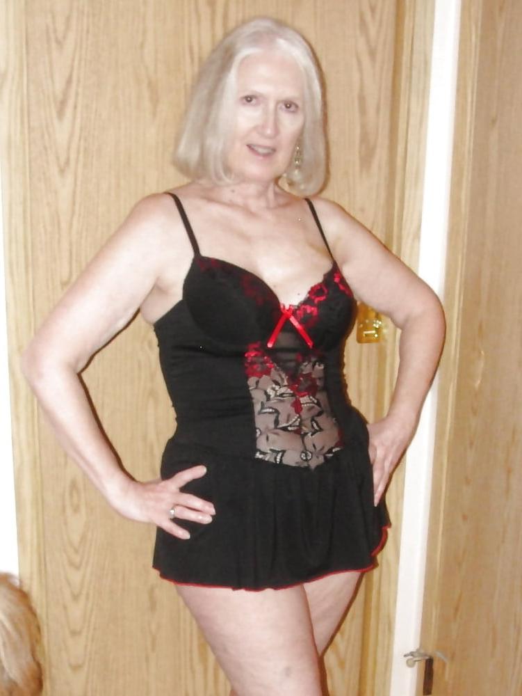 17P Horny Slut Sue Shows The Pussy