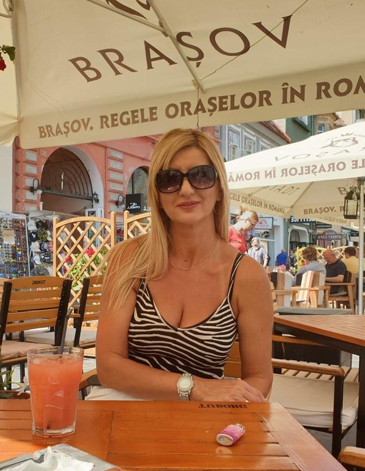 25P attractive milf