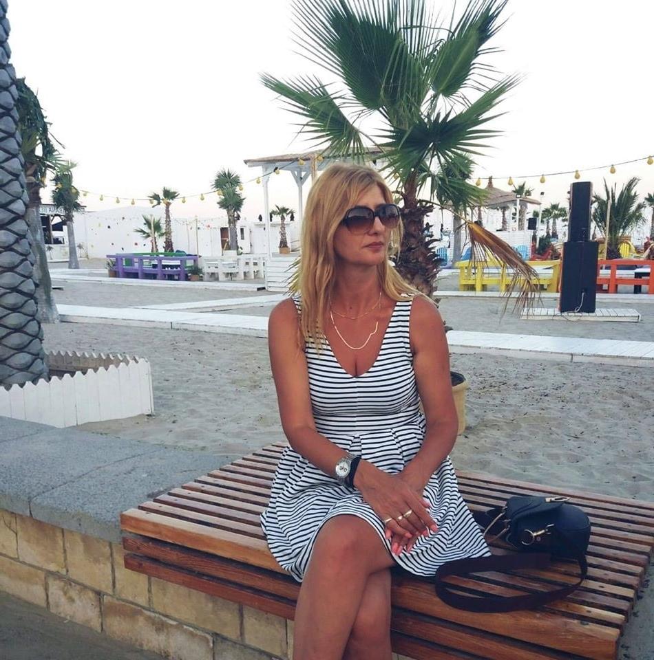 25P attractive milf