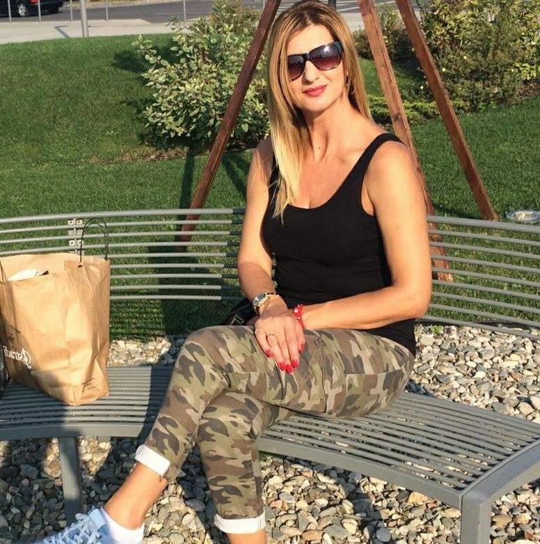 25P attractive milf