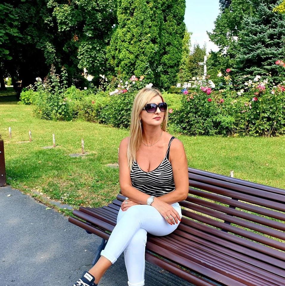 25P attractive milf