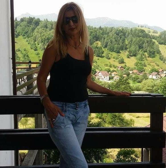 25P attractive milf