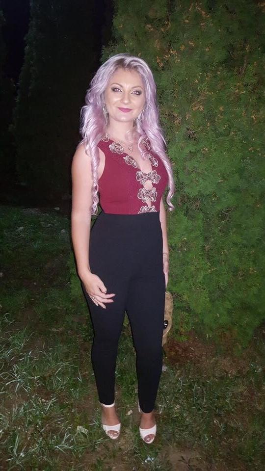 25P attractive milf