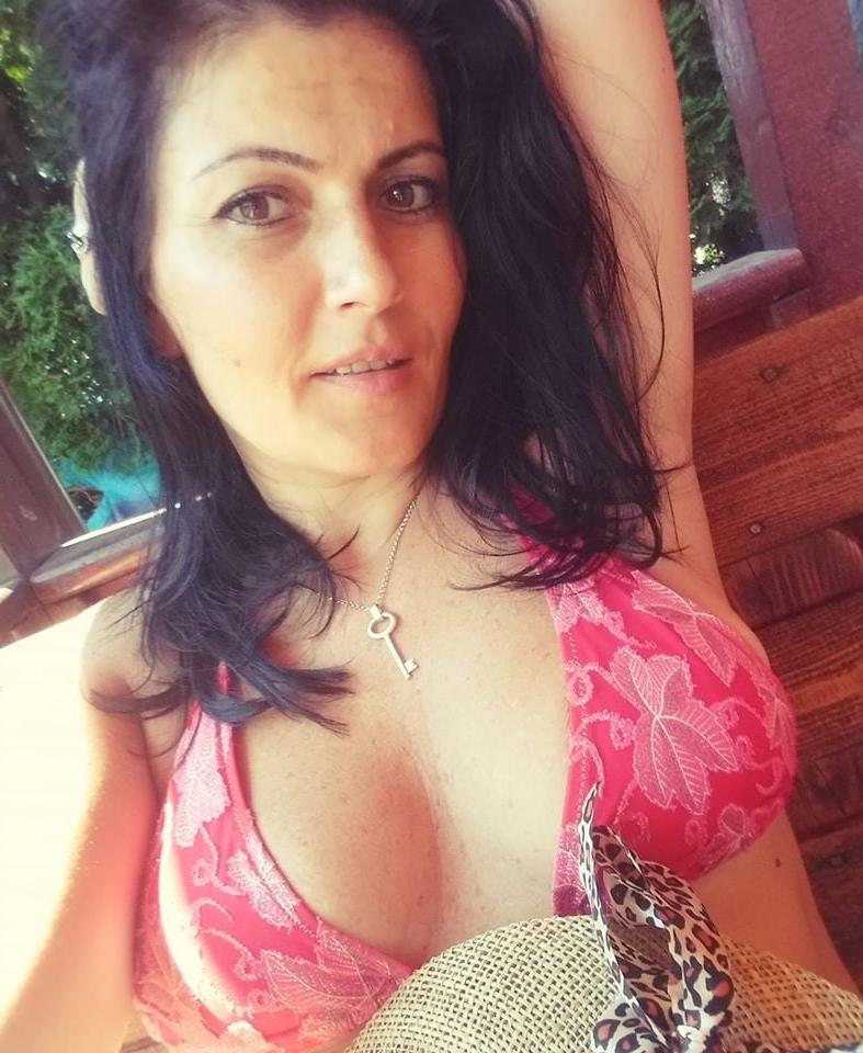 25P attractive milf
