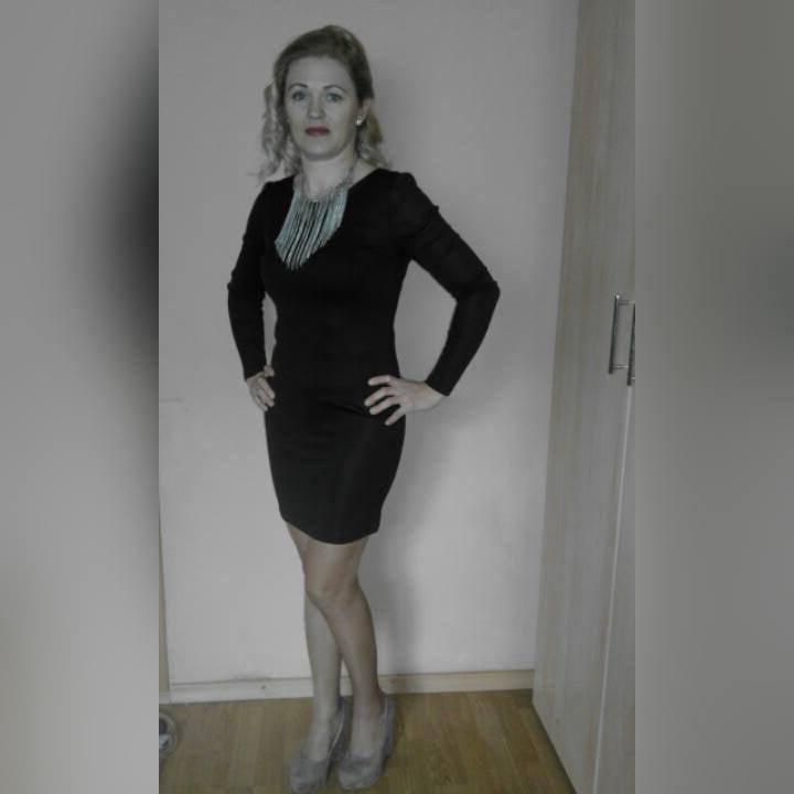 25P attractive milf