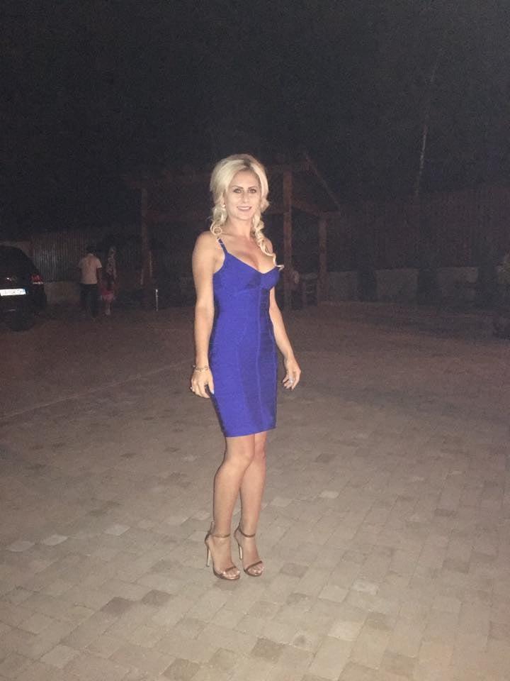 25P attractive milf