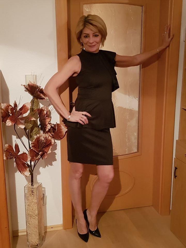 25P attractive milf