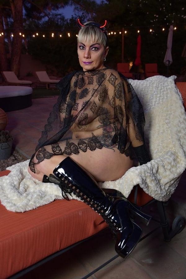 25P Lovely Milf Slut Chelle