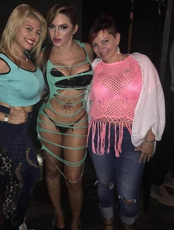 25P Anari Milf Muy Puta