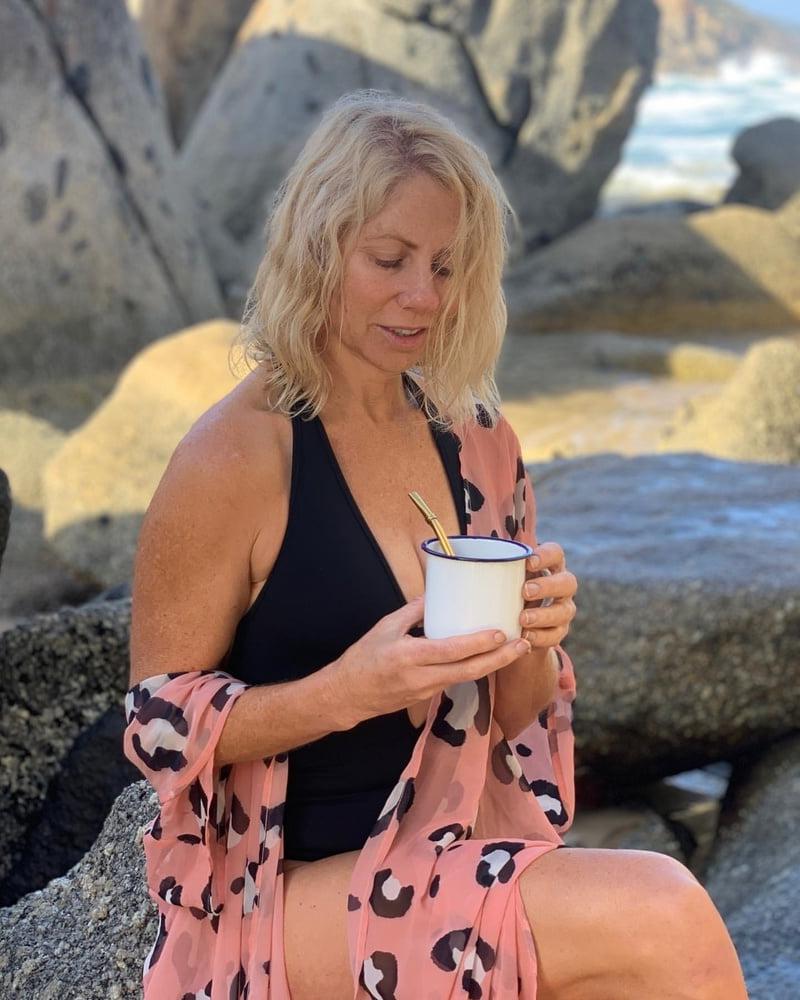 25P Amazing Milf 13