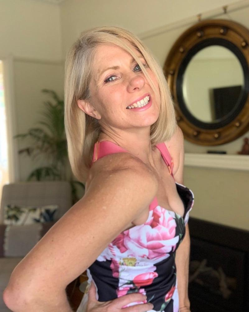 25P Amazing Milf 13