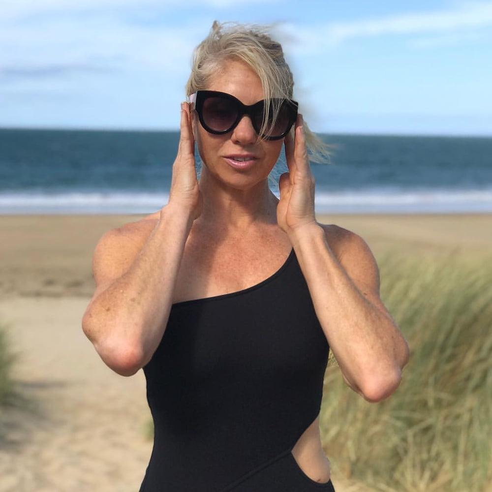 25P Amazing Milf 13