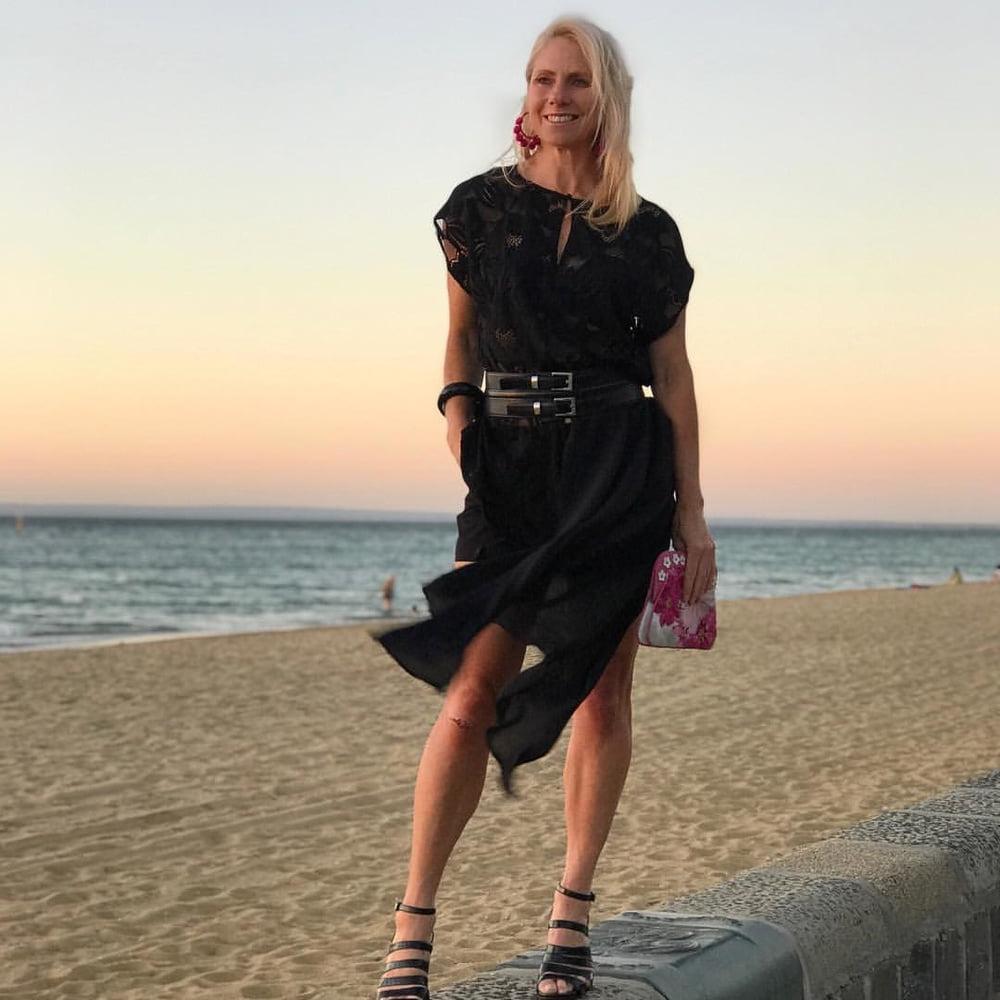 25P Amazing Milf 13