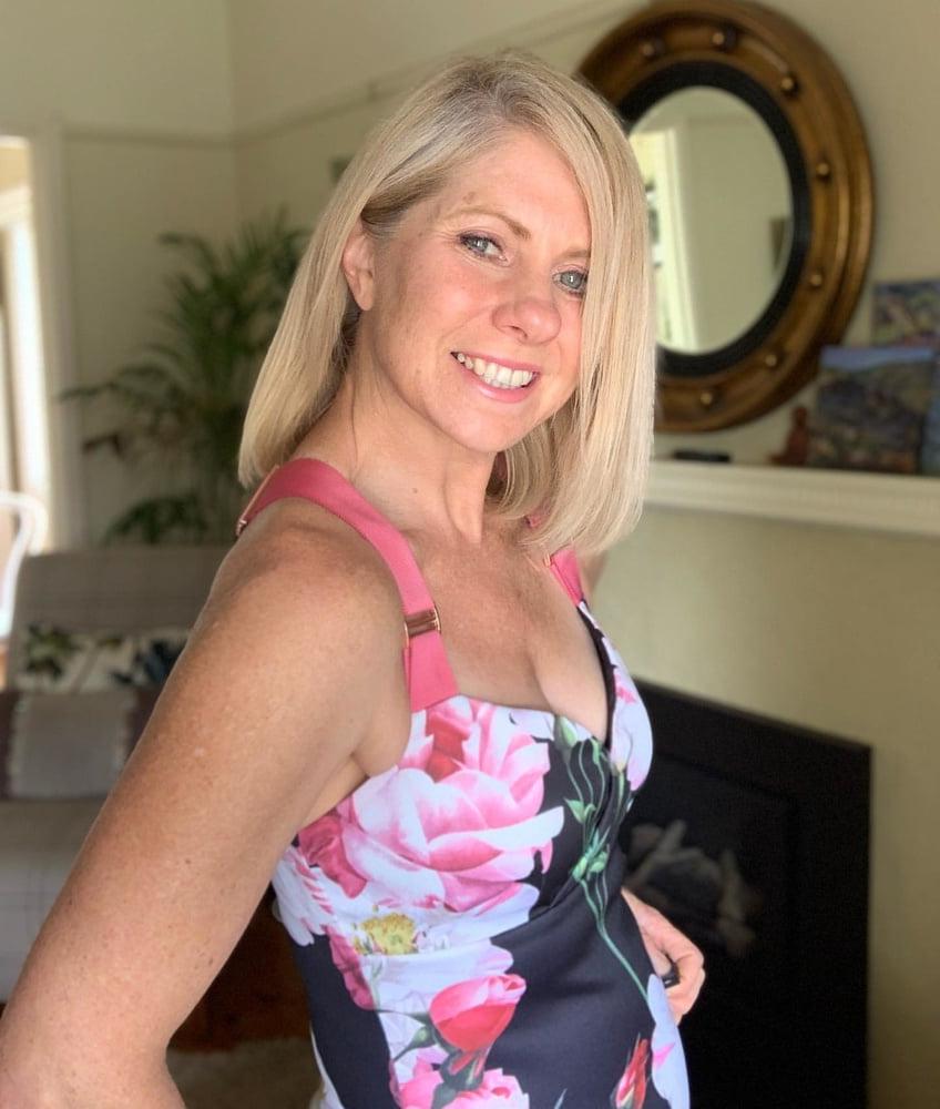 25P Amazing Milf 13