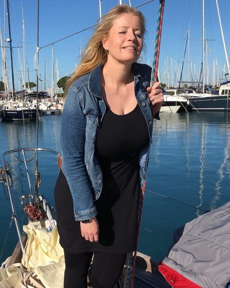 25P Amazing Milf 4