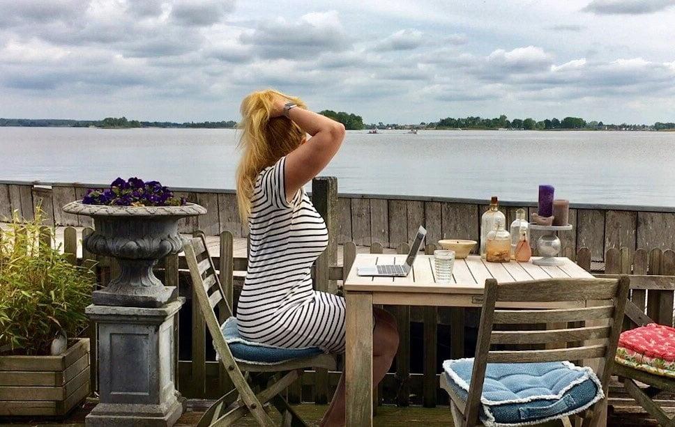25P Amazing Milf 4