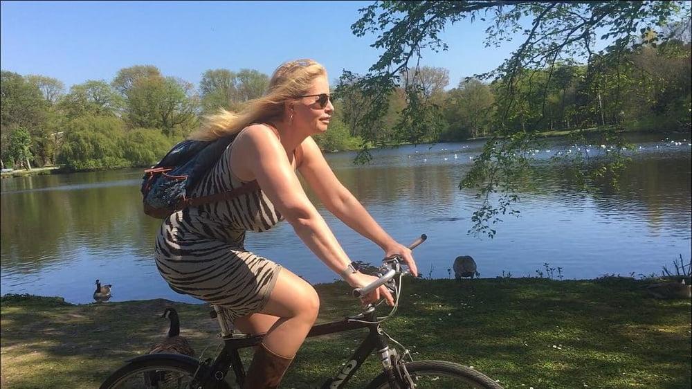 25P Amazing Milf 4