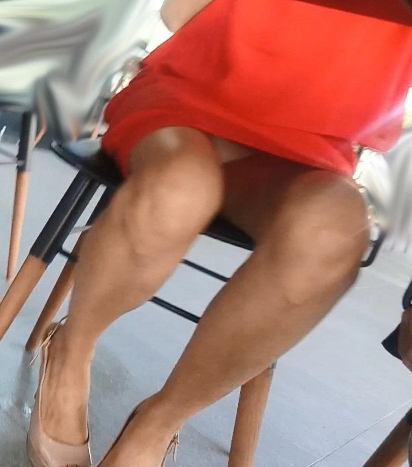 5P Turkish MILFs Upskirt