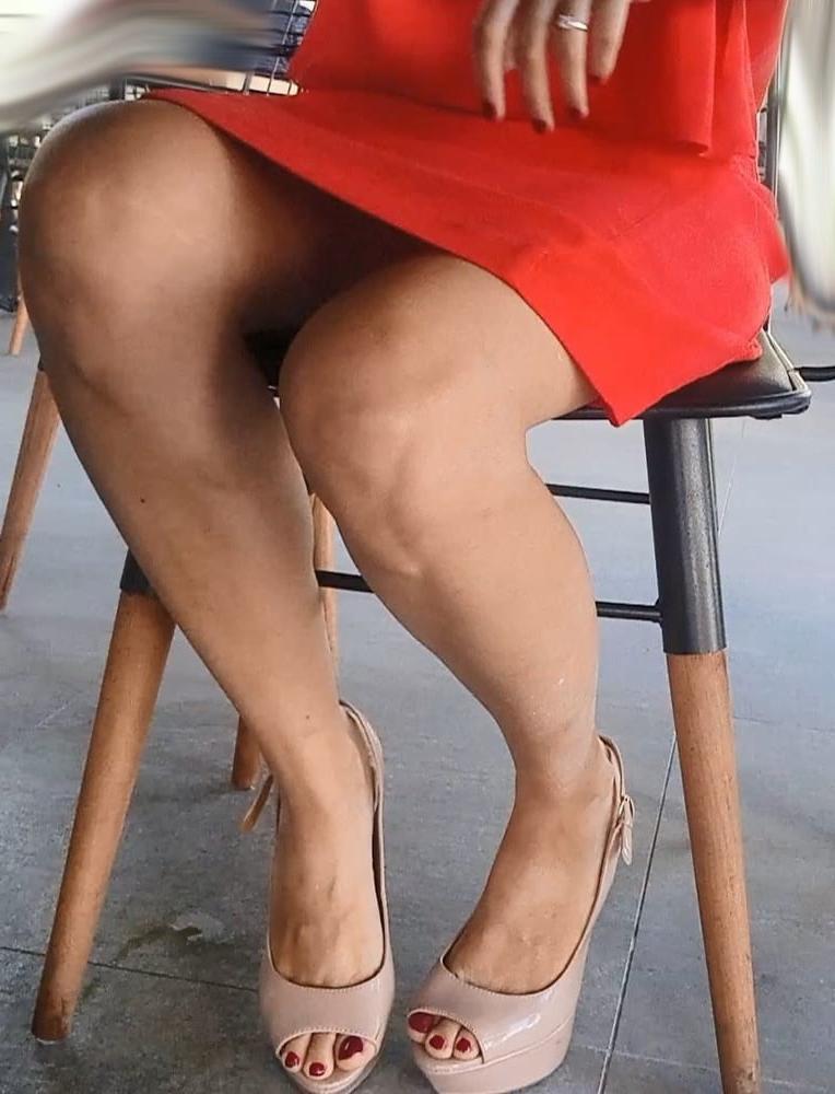 5P Turkish MILFs Upskirt