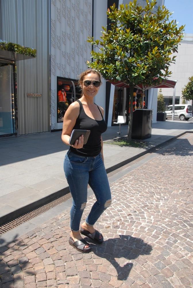 22P Turkish Stars MILF Mature Hulya Avsar