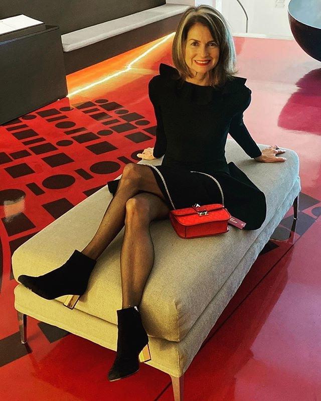 25P Amazing Milf 17