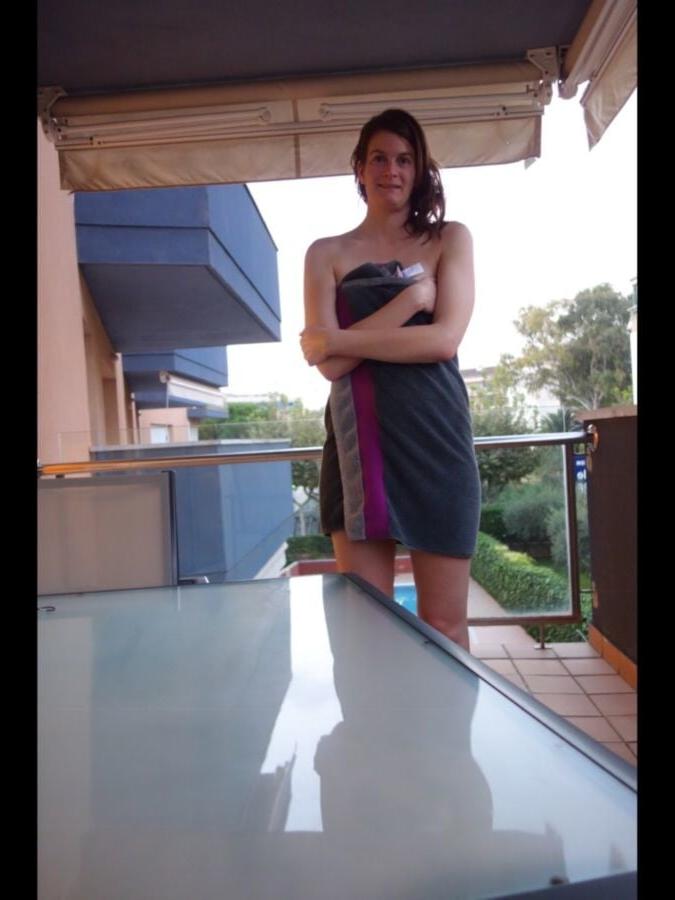 25P very sexy slimm milf bikini undress 2