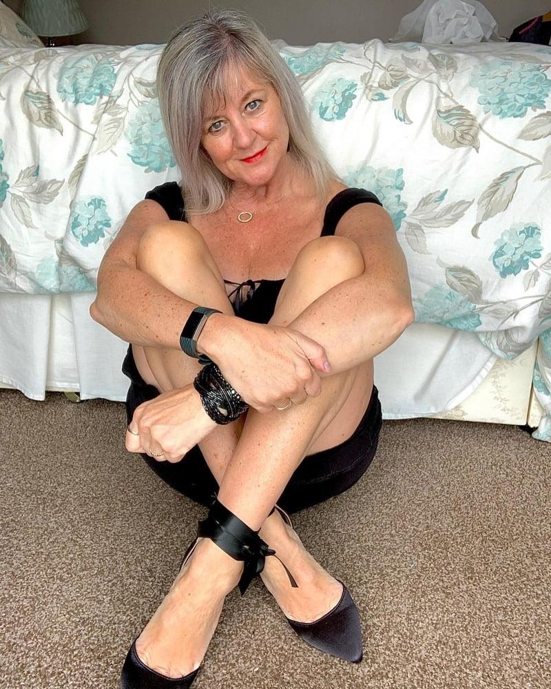 25P Amazing Milf 8