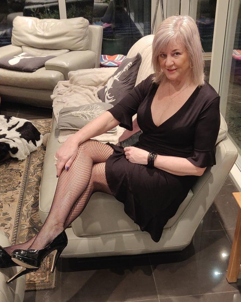 25P Amazing Milf 8