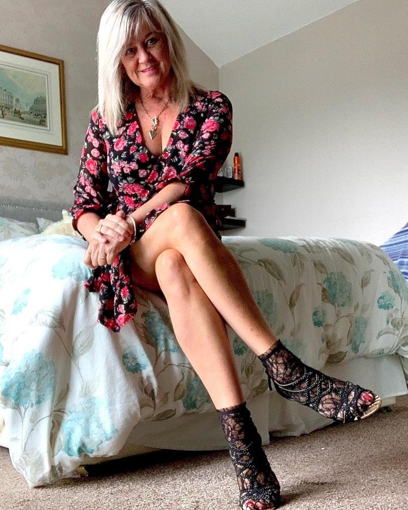 25P Amazing Milf 8