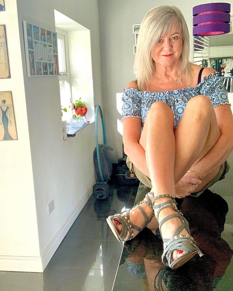 25P Amazing Milf 8