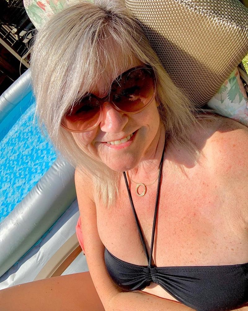 25P Amazing Milf 8