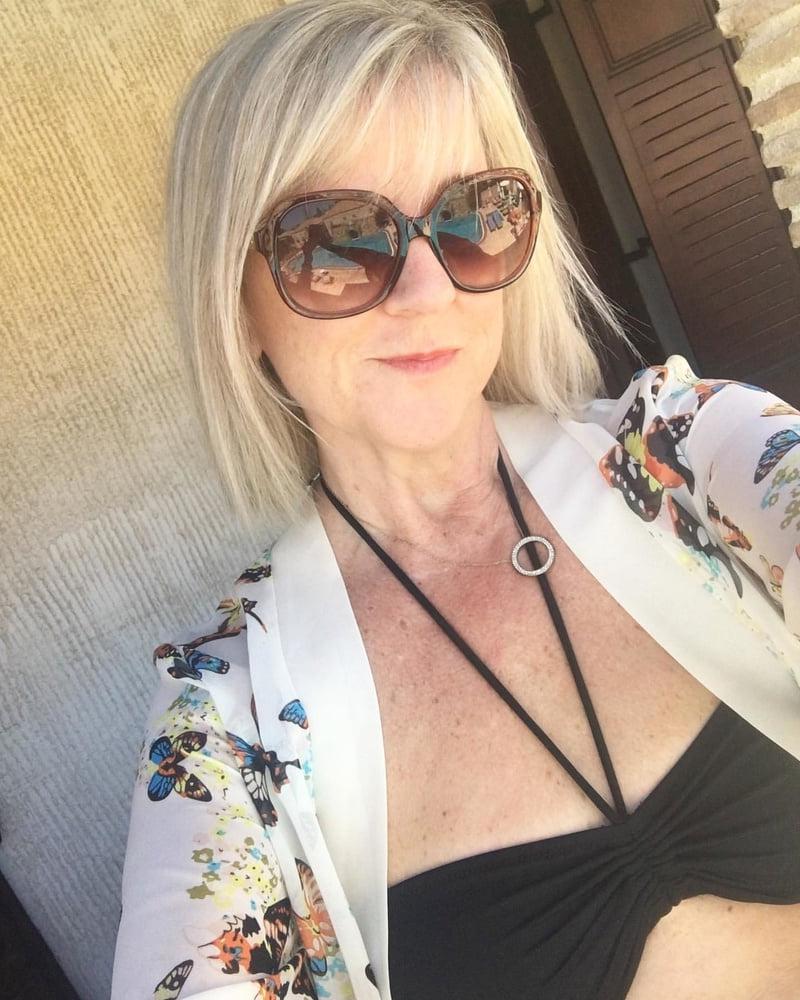 25P Amazing Milf 8
