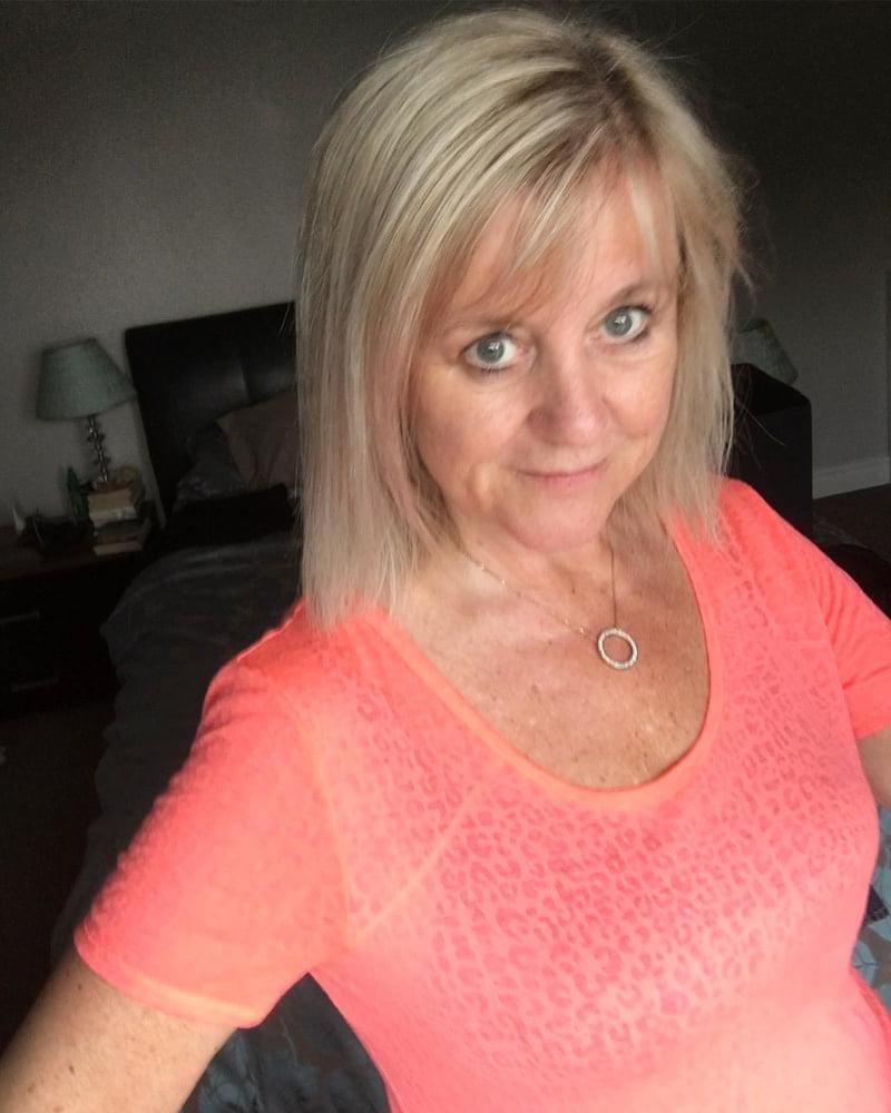 25P Amazing Milf 8