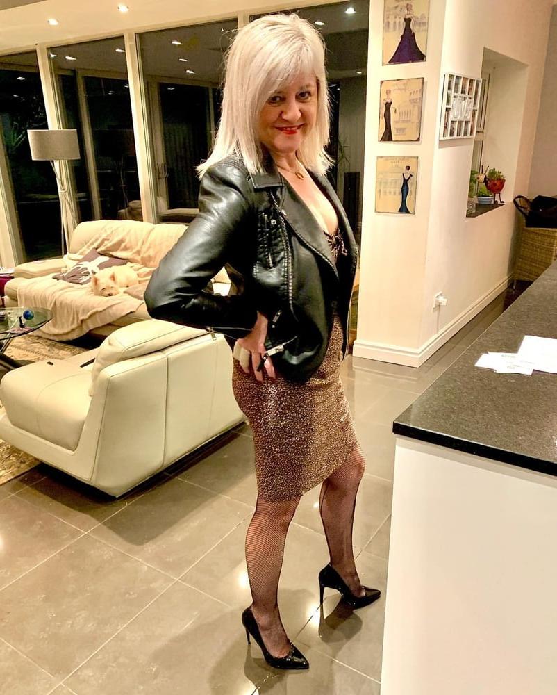 25P Amazing Milf 8