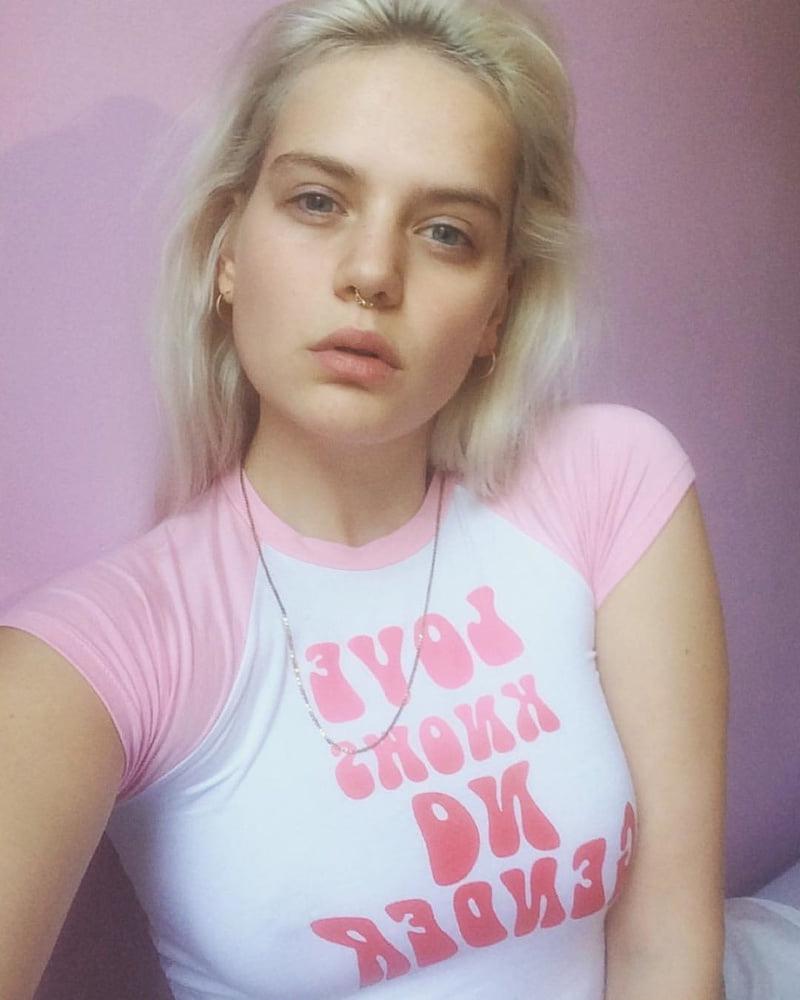 25P Hot Slut Nannah