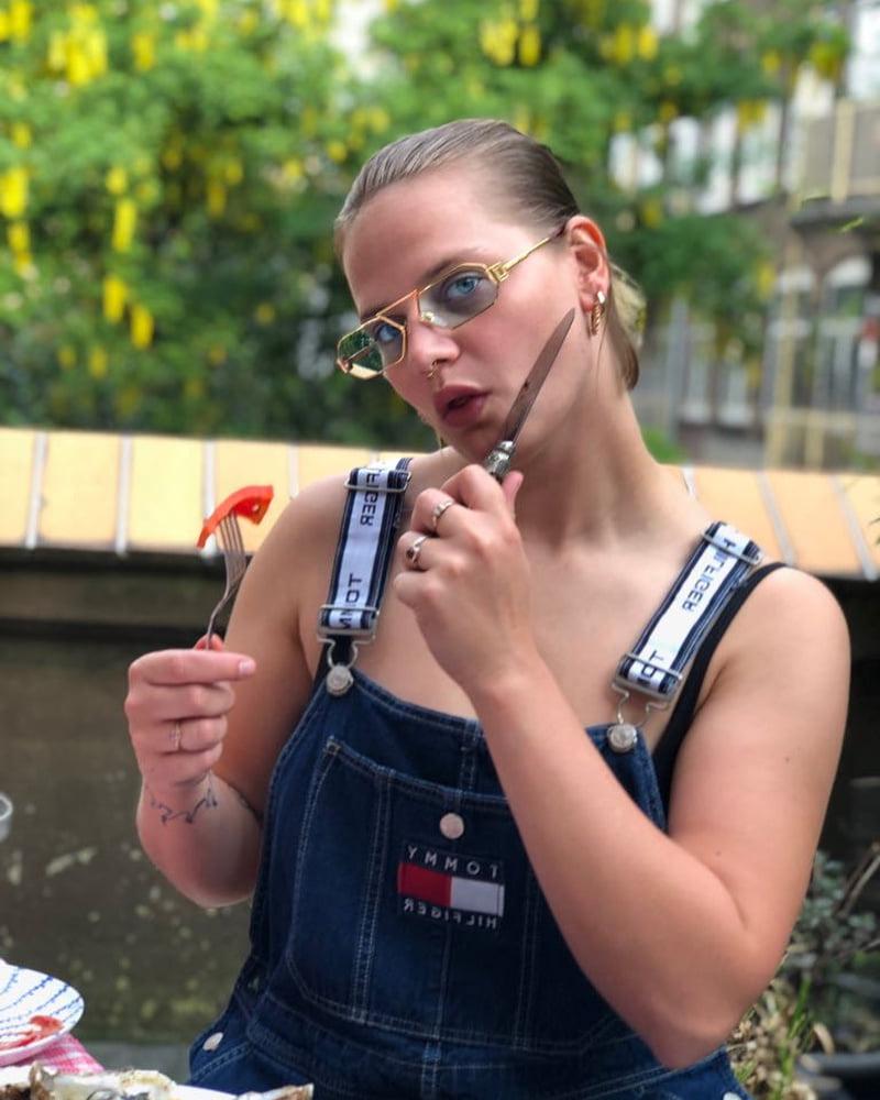 25P Hot Slut Nannah