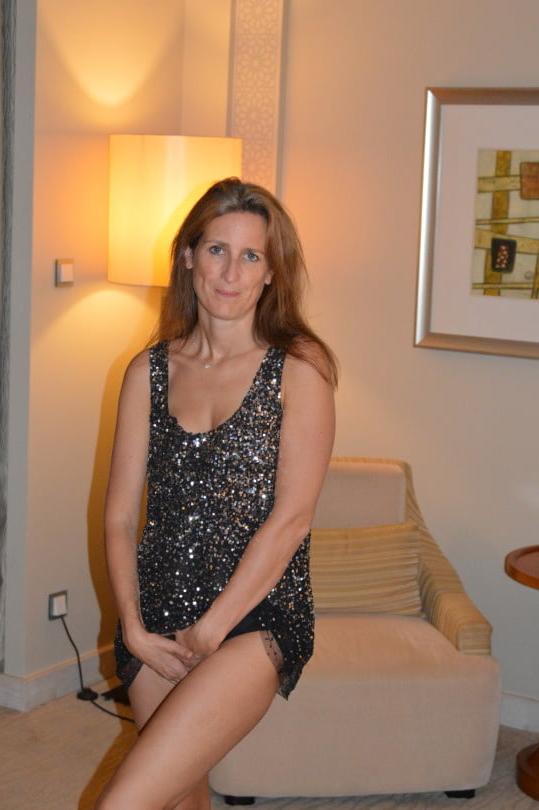 25P Gorgeous Blonde Milf Mom