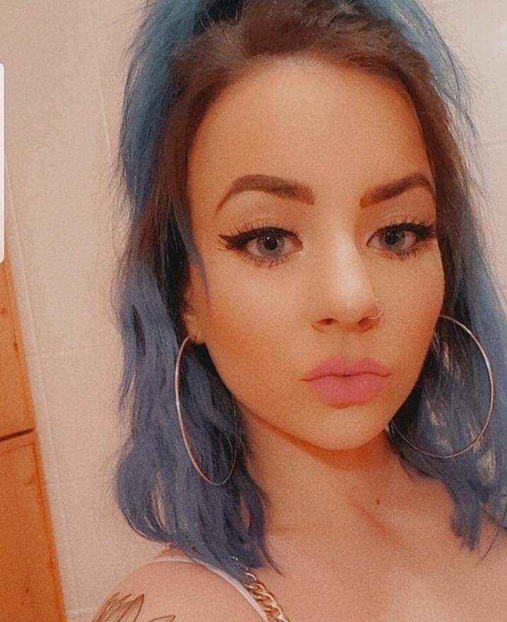25P Amy Mellor Facebook slut