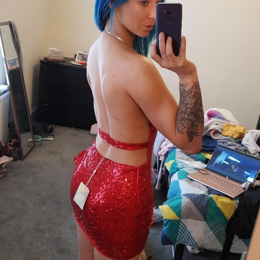25P Amy Mellor Facebook slut