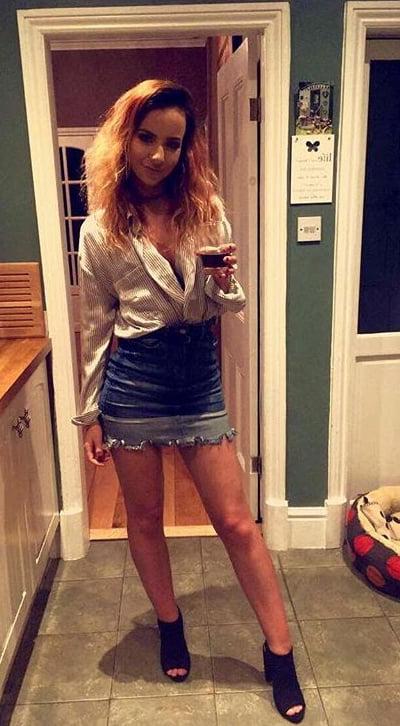 25P Amy Mellor Facebook slut