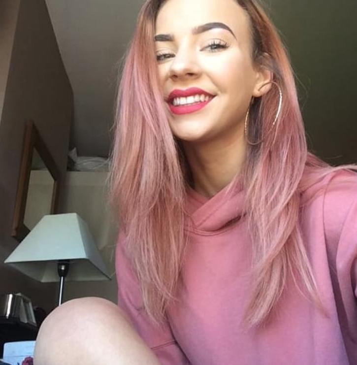 25P Amy Mellor Facebook slut