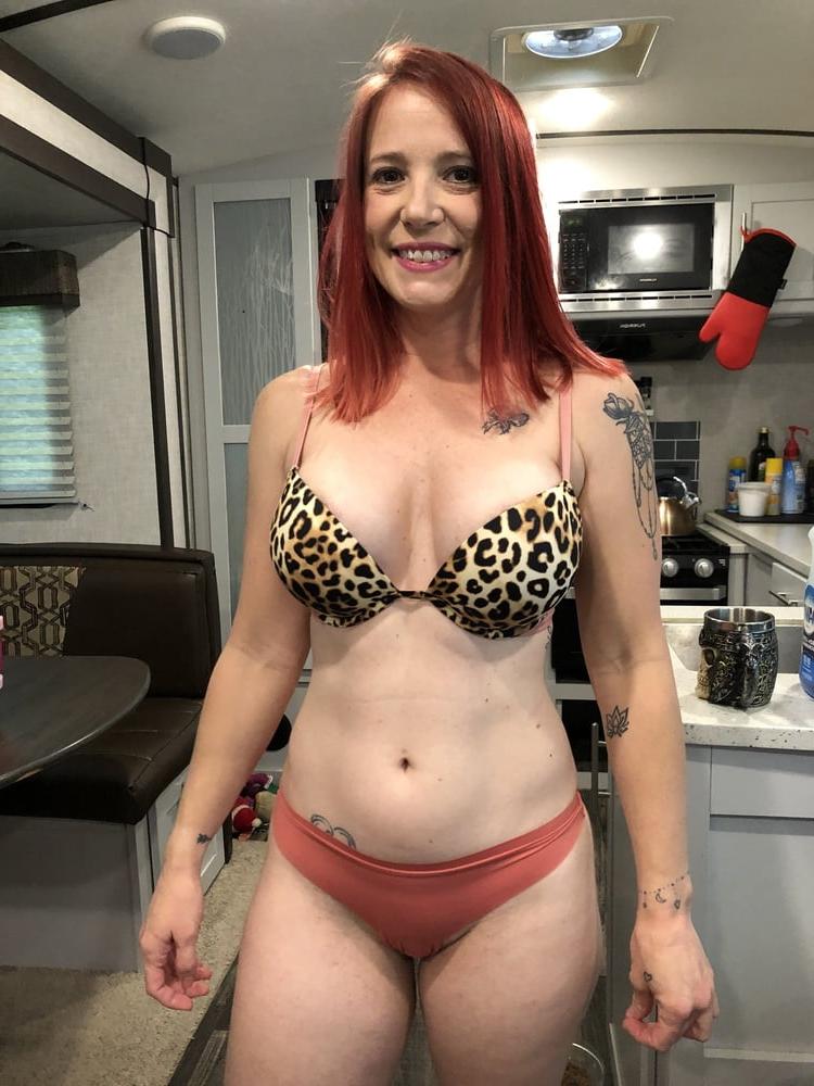 11P Redhead Milf Jane